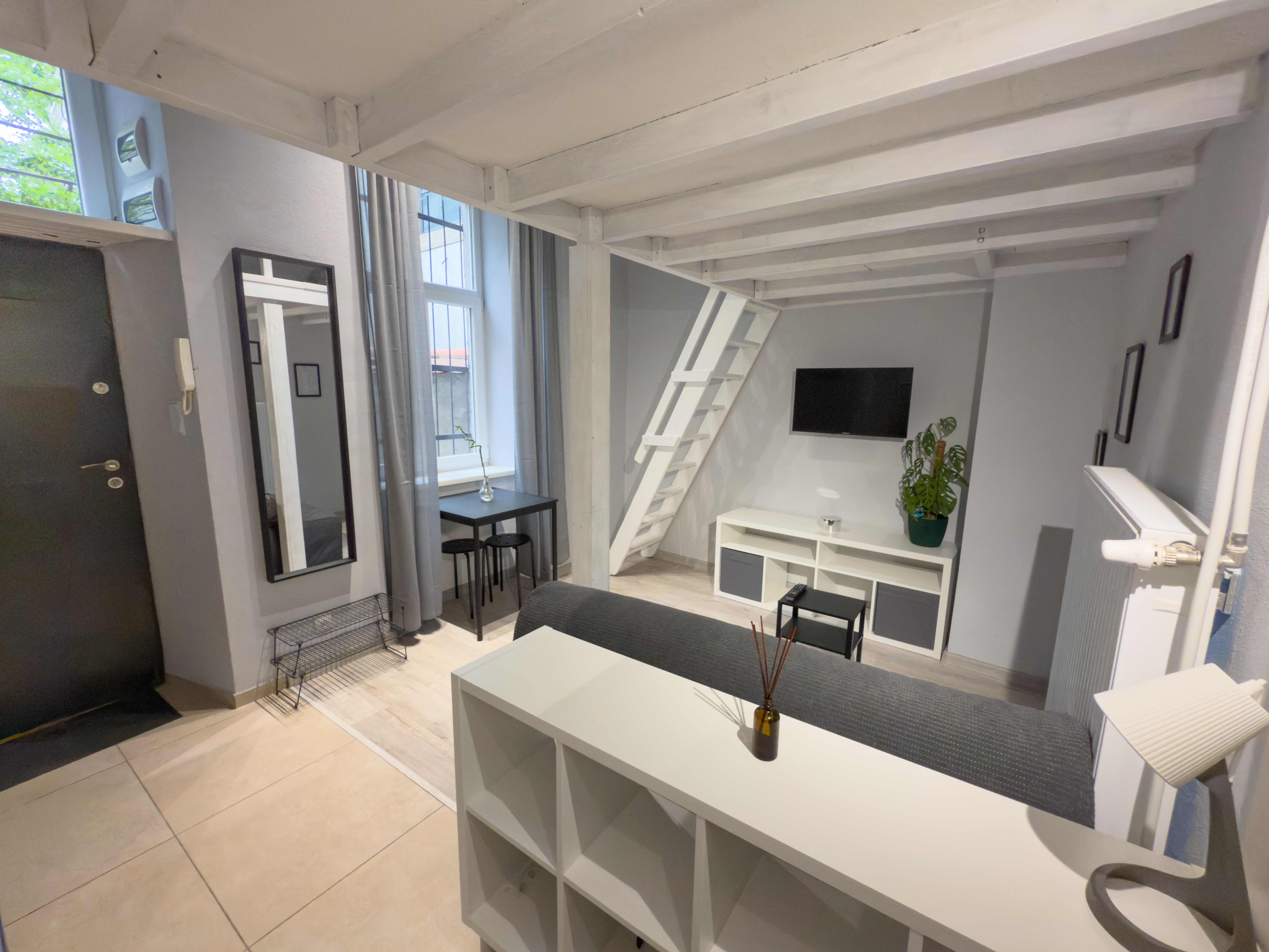 Przestronny salon apartamentu